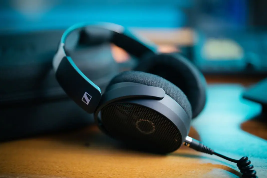 Read more about the article Kenyamanan dan Akurasi Sennheiser HD490 Pro PLUS